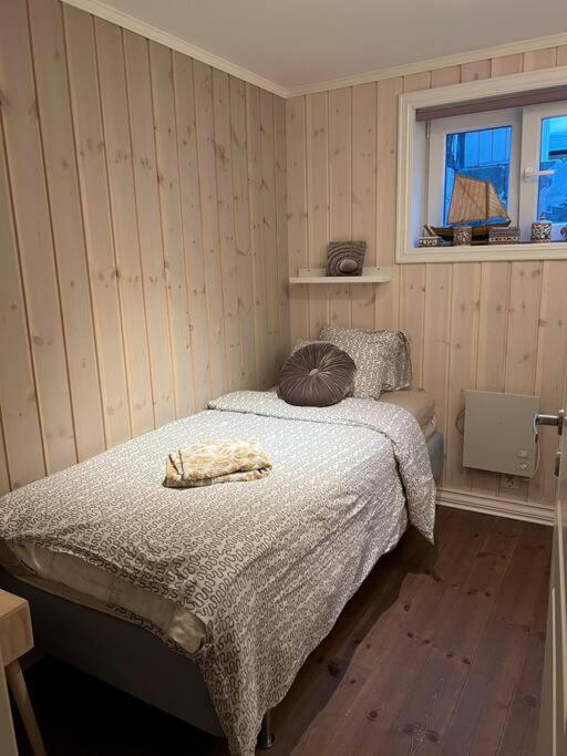 Tjodalyng - Ved Viksfjord - Sokkelleilighet ลาร์วิค ภายนอก รูปภาพ